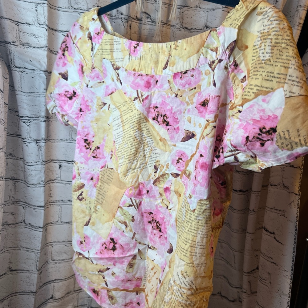 Koi Scrub Top in Cherry Blossom and Koi Print - Picture 2 of 7